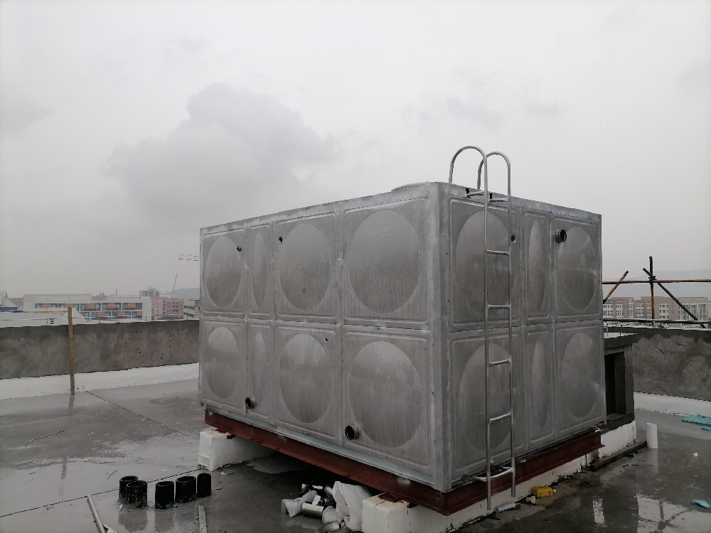 富來電子科技總部基地采購寧波新寶聚供水設(shè)備有限公司不銹鋼消防水箱、空氣源熱水系統(tǒng)
