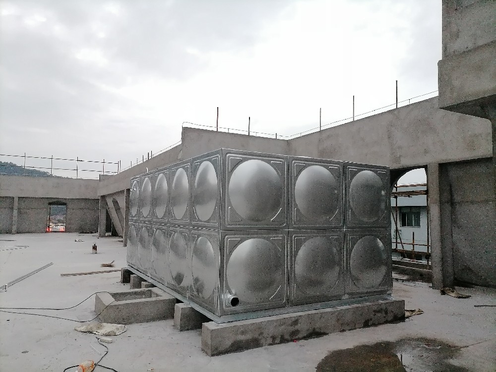 綠城蘭園項(xiàng)目采購寧波新寶聚不銹鋼水箱