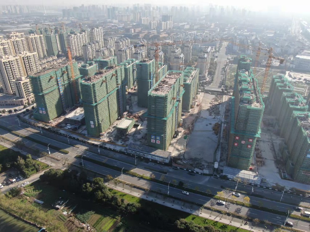 高橋鎮(zhèn)蘆港二期B、C地塊”項(xiàng)目整體順利結(jié)頂。寧波新寶聚供水設(shè)備有限公司寧波不銹鋼水箱廠家新寶聚不銹鋼水箱